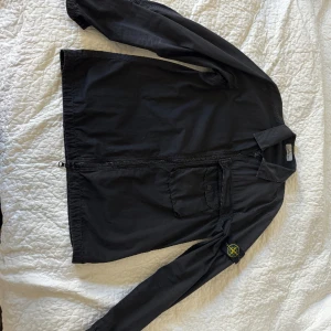 Stone Island jacka  - Bra skick, ser nästan inte använd ut. Storlek XL