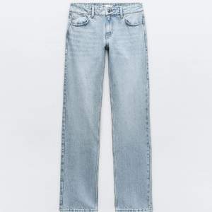 Säljer mina low rise jeans från zara då dom är för korta för mig och jag inte hunnit lämna tillbaka dom. Därmed aldrig använt dom🌟🌟skriv för bilder!!!