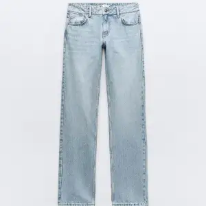 Säljer mina low rise jeans från zara då dom är för korta för mig och jag inte hunnit lämna tillbaka dom. Därmed aldrig använt dom🌟🌟skriv för bilder!!!