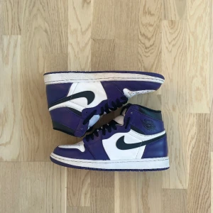 Jordan 1 court purple - Jordan 1 court purple  Ganska bra skick använda en del. Ingen kartong medföljer