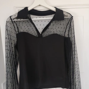 Svart topp - Storlek M 
