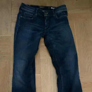 Low waisted jeans  - Jätte fina low waisted jeans från replay 