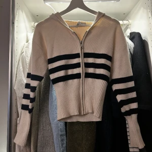 Stickad tröja med zip  - Stickad tröja från zara med dragkedja 