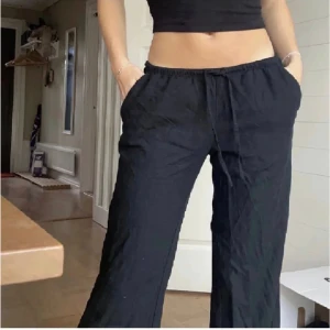 Lågmidjade linnebyxor  - Säljer dessa sjukt populära lågmidjade linnebyxorna från hm som inte längre finns att köpa, använt väldigt få gånger, helt som nya och ingen defekt på användning 