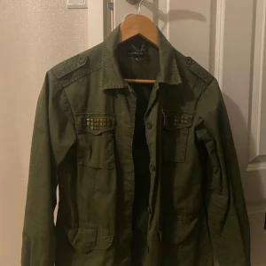 Skjortjacka - Säljer denna fina ifrån kappahl.