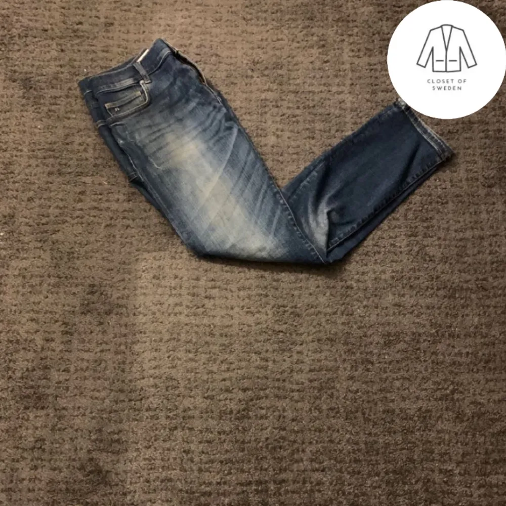 Skick 9,5/10🔥 nypris 1600kr vårat pris 339🍾 Hör av er vid frågor. Jeans & Byxor.