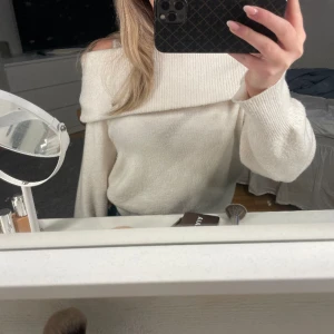 Off shoulder tröja - Fin tröja i bra skick💕 Skriv för frågor eller fler bilder!!