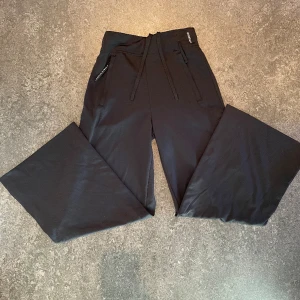 Adidas byxa storlek S - Adidas byxa storlek S