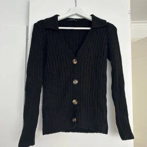 Cardigan  - Super fin cardigan med krage, har använt en gång✨🩷