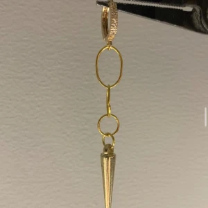 Örhängen  - Super fint örhänge. Köp en för 169kr eller ett par för 269kr. Modell 037