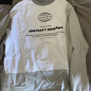 Oversize jumper  - En oversized tjocktröja från ASOS. Storleken är XS men skulle passa S, M, L, väldigt stor i storleken! I gott skick. 