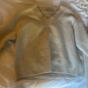 Stickad tröja  - Stickad tröja från weekday. Köpt för 400kr. Säljer pågrund av att jag inte använder längre. Fint skick. 