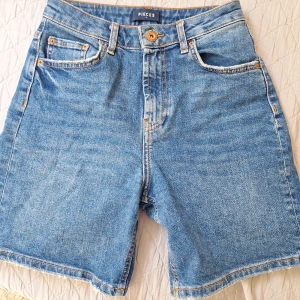 As snygga jorts till sommaren  - Dtorlek s men små i storleken säljer då jag köpte och fom ej passade