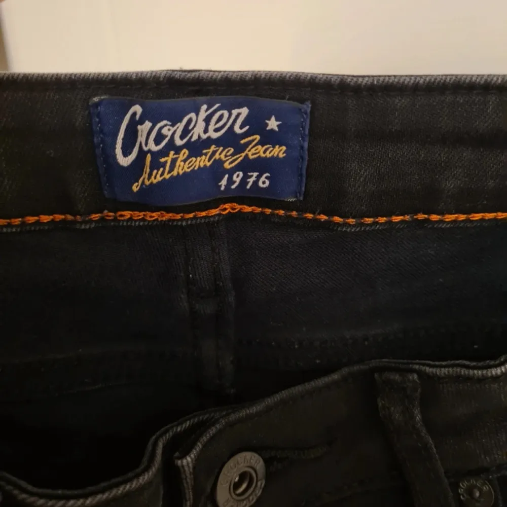 Lågmidjade/mid rise jeans från Crocker. Modellen är pep boot skinny fit. Storlek W29 L31. Jeans & Byxor.