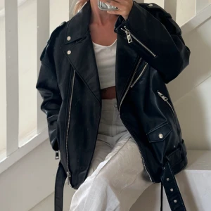 Oversized bikerjacka  - Från zara