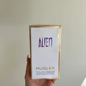 Ny Alien Eau de Parfum, av MUGLER. Fick i present men har redan en oöppnad   Nypris 940 kr.
