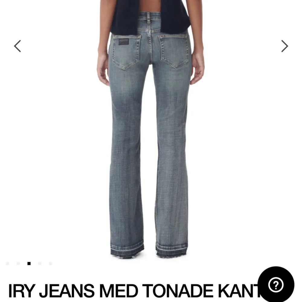 Perfekta bootcut jeans från Ganni. Lowwaist med perfekt passform! Långa i modellen. Storlek 26. Nyskick! Nypris 1995kr. Jeans & Byxor.