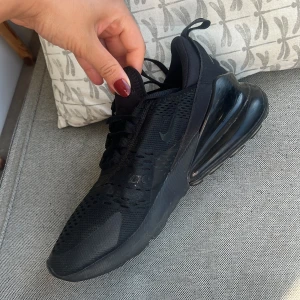 Nike skor  - Säljer dessa skor i storlek 40 och är i mycket  bra skick. Kan diskutera priset vid snabbaffär! 