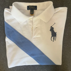 Ralph Lauren Piké  - Riktigt snygg Ralph Lauren piké i riktigt bra skick:(9/10). Den är sparsamt använd och nypris är ca 1400 kr. Perfekt nu till vår och sommar. Passar storlek Xs-S i vuxen och 14-16 barn.  Skriv för frågor! //Carl