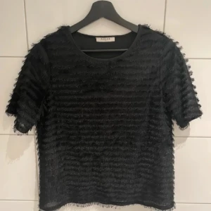 Fest topp - Säljer nu min jätte fina fest topp men har också använt till vardag, använd få tal gånger🩷 bra skick🩷 pris kan diskuteras 