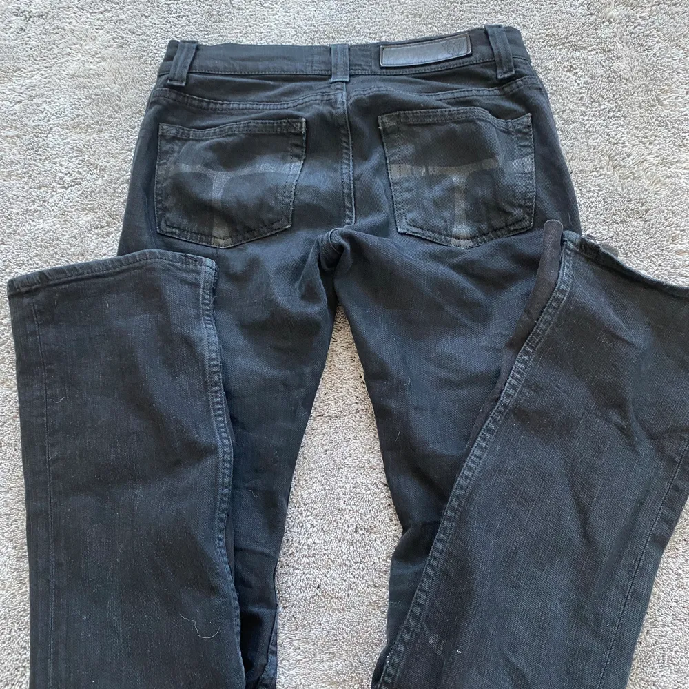 Svarta basic low waist bootcut jeans. Jeans & Byxor.