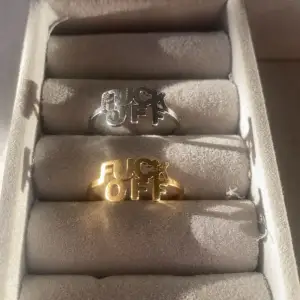 Har fått in våra första supersnygga ringar som är i rostfritt stål 💕Modell ”Zara” finns i både guld och silver 