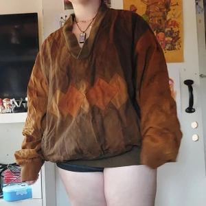 Grandpa sweater - Härlig stocktröja som ser vintage ut. Köpt secondhand men har inte kommit till användning. Insidan är silkesliknande material 