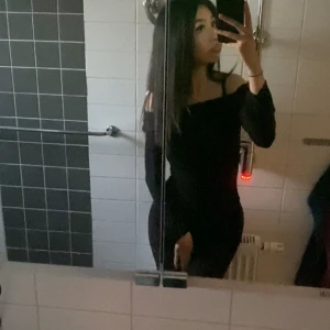 klänning - svart klänning från gina, använt den fåtal gånger men jag använder den aldrig nästan, den är off shoulder och väldigt elegant, perfekt nu till sena sommarkvällar.