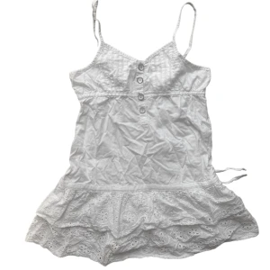 y2k bohemisk linne topp - linne med detaljer. Barnstorlek 152 men passar en XXS/XS bäst. Köparen står för frakt. 🎀