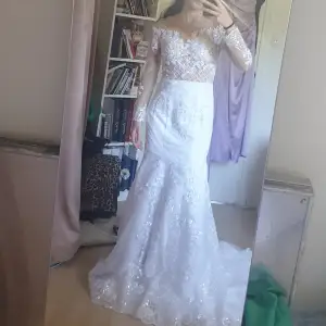 Bröllopsklänning, storlek 34, aldrig använd