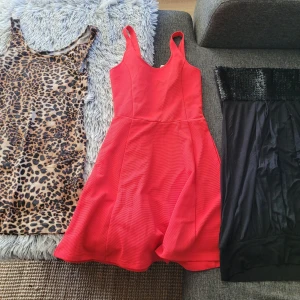 Klänningar - 3 st klänningar i fint skick. Den röda har prislapp kvar Stl xs/s 150:- för alla tre