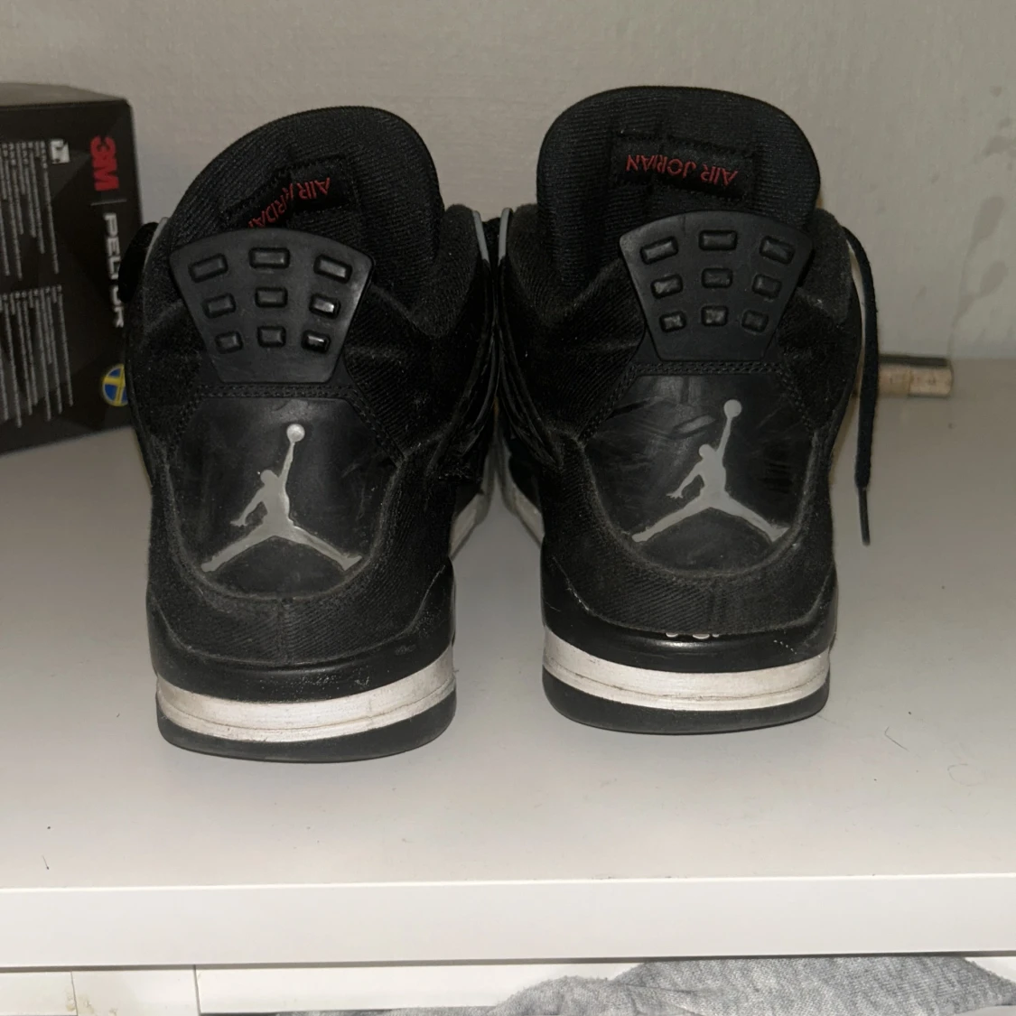 Black canvas skor Jordan 4!  - 93