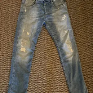 Säljer dessa sällsynta Replay Ambass jeans!  Storlek: 30 Skick: 8/10 inga flaws  Pm vid funderingar.