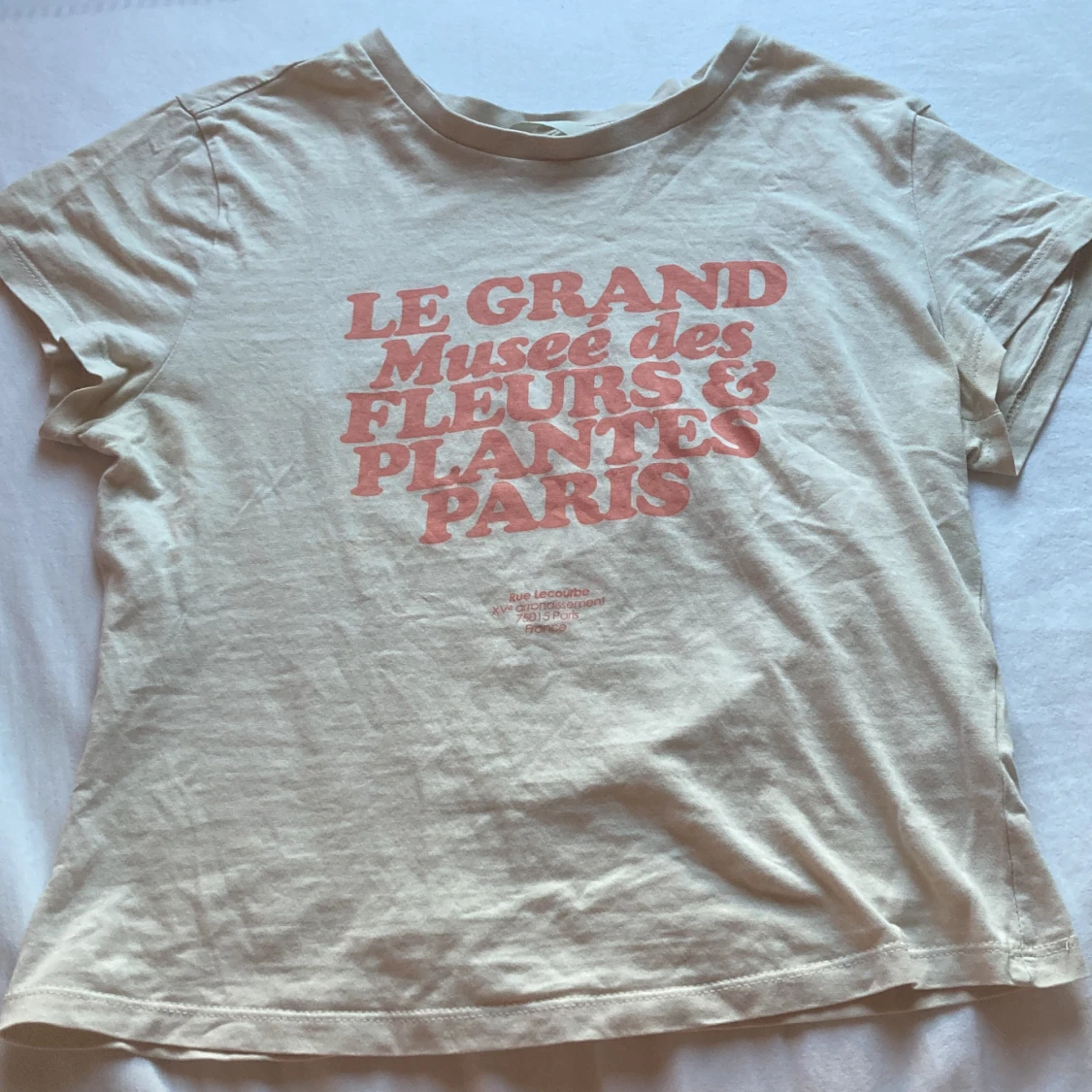 beige topp med franskt tryck 💿 - 92