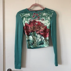 Långärmad mönstrad tröja - Säljs då den inte längre passar mig 😋använd fåtal gånger 