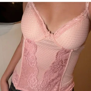 Rosa korsett - Rosa korsett i storlek 75B, fint skick💕
