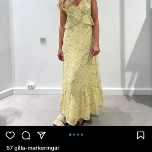 SÖKER DENNA! - jag söker denna klänningen i str 34💞