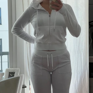 Juicy Couture Set - Helt nytt set från Juicy. Lapparna sitter kvar. Säljer för den är fel storlek för mig.🩷