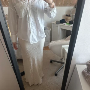 Skjorta  - Super fin skorta knappt andvänd, fint skick, från zara, storlek s