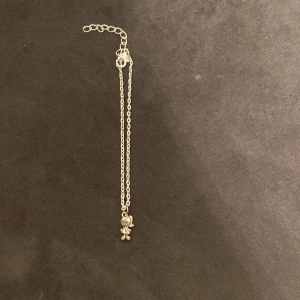 Armband  - I bra skick aldrig använd. Säljer då den inte kommer komma till användning här❤️