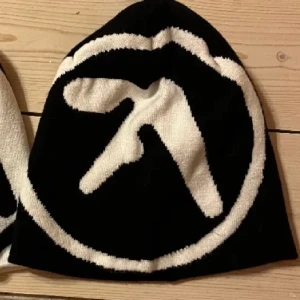 Aphex twin mössa svart - Aldrig använd