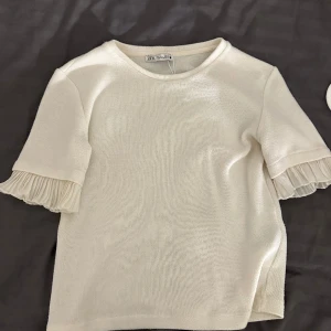 Tröja - stickad t-shirt från zara 💞 storlek S, bra skick!