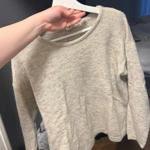 Beige stickad  - Tröja superfin och knappt använd 