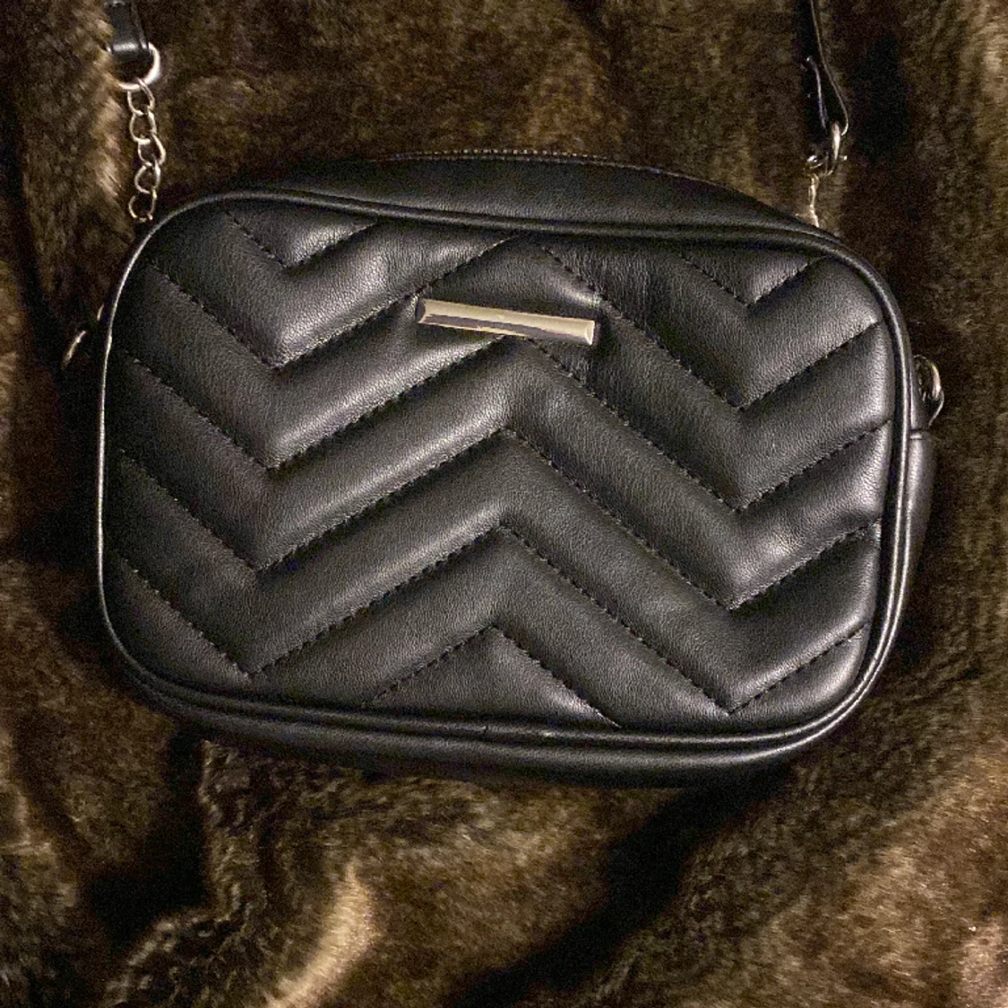 Jättefin svart handväska - 90