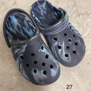 Toffel sandal storlek 27