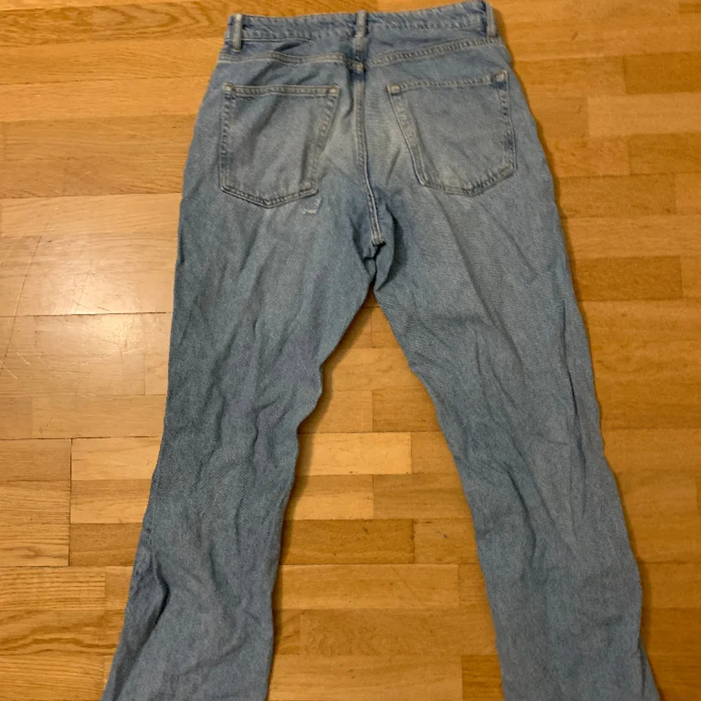 Jeans från carlings  nypris 799 kr, inte använt dem på två år så säljer dem för så billigt pris jeansen passar både dem som har 30 och 32 i längd. Jeans & Byxor.