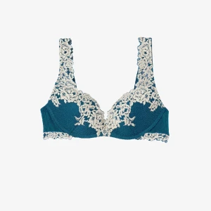 Intimissimi bh - Intimissimi push up bh i nyskick och använd en gång  Nypris: 629kr Säljer på grund av att den inte passade