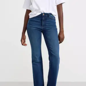 Säljer dessa jeans som inte kommit till andvändning på lääänge, köpta för 699 men säljer för 360💕Bootcut!!