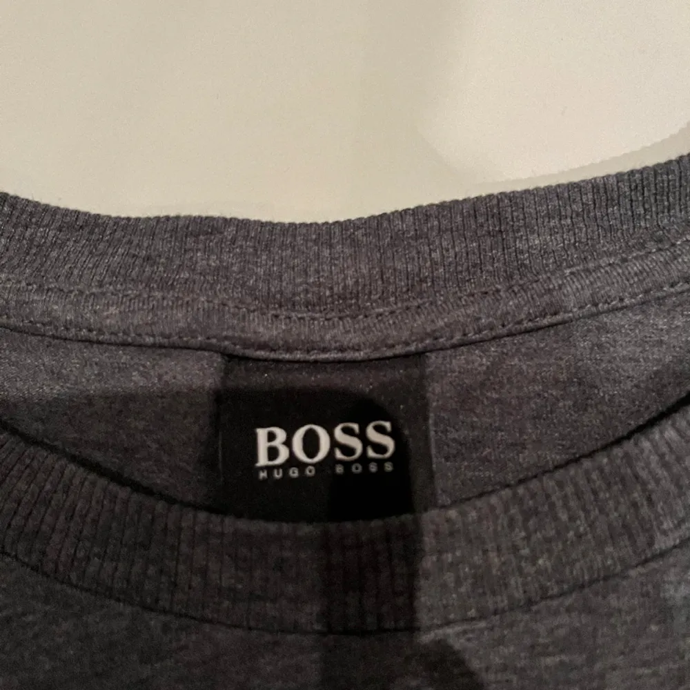 Hej! Säljer en Hugo boss tröja Nyskick  Mvh. Hoodies.