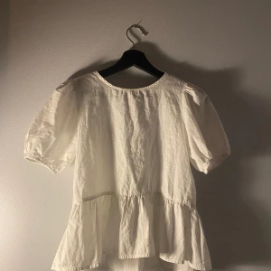 Vit topp💕💕 - Vit söt topp💕Har nästan aldrig använts💕